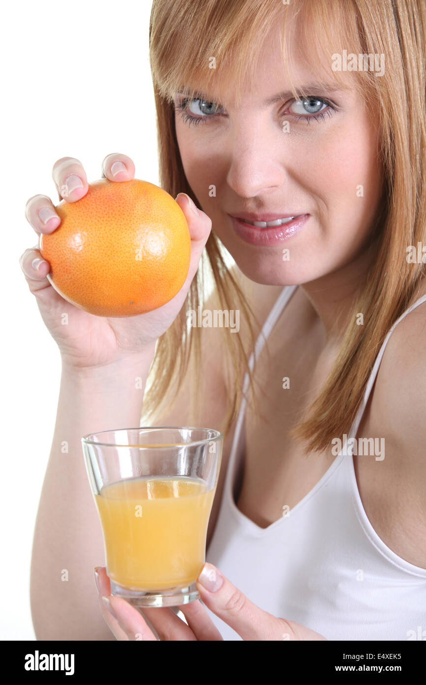 Frau mit einer grapefruit Stockfoto