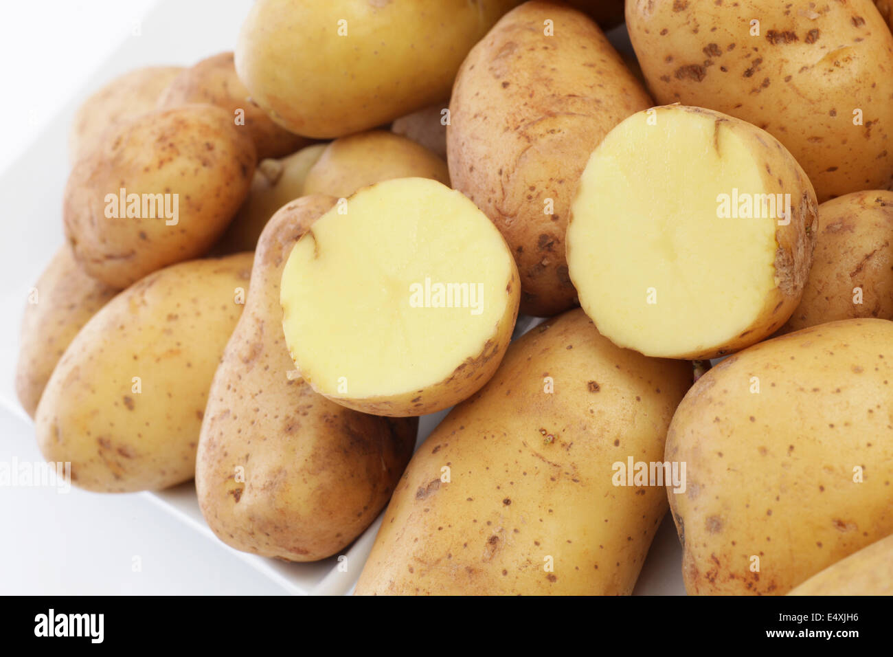 Markt-Anzeige von frischen Kartoffeln Stockfoto