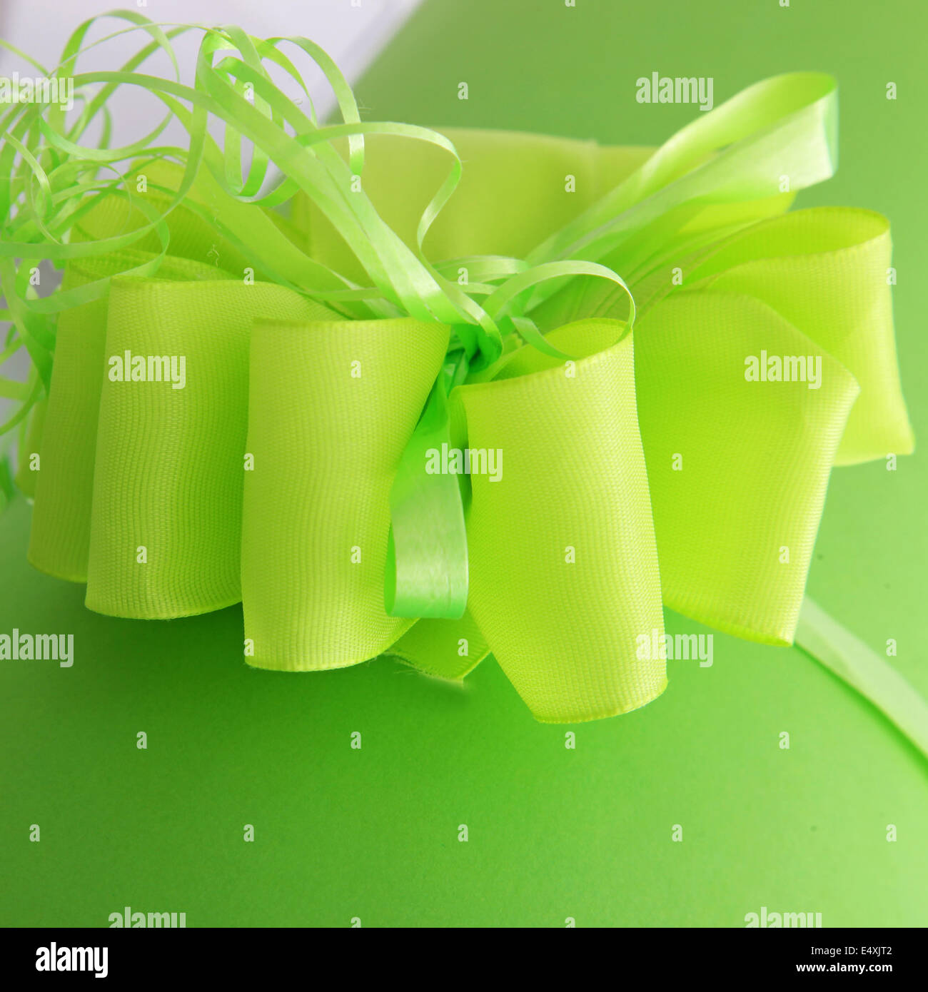 Grüne Zierschleife Stockfoto