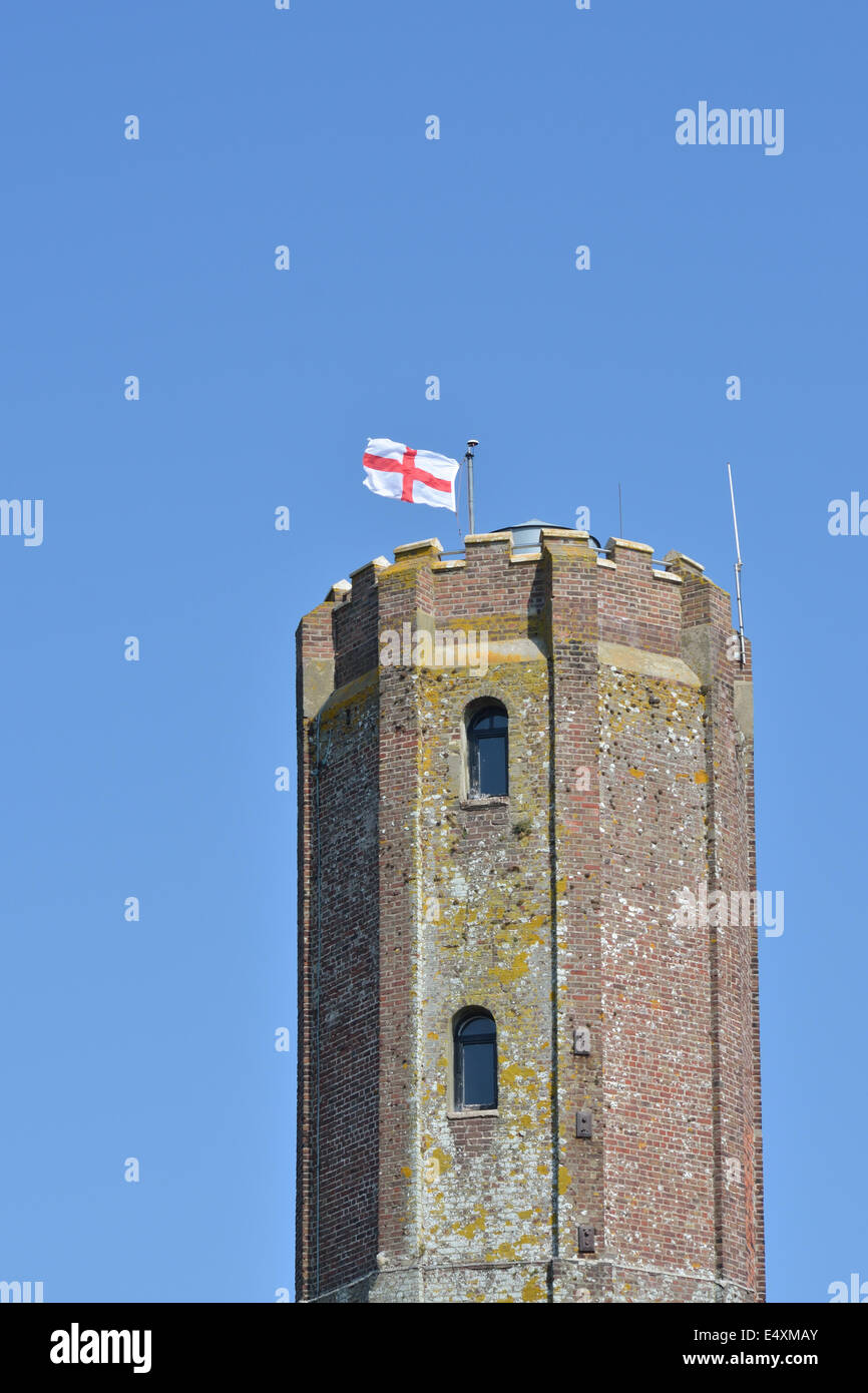 Burgturm mit Flagge Stockfoto