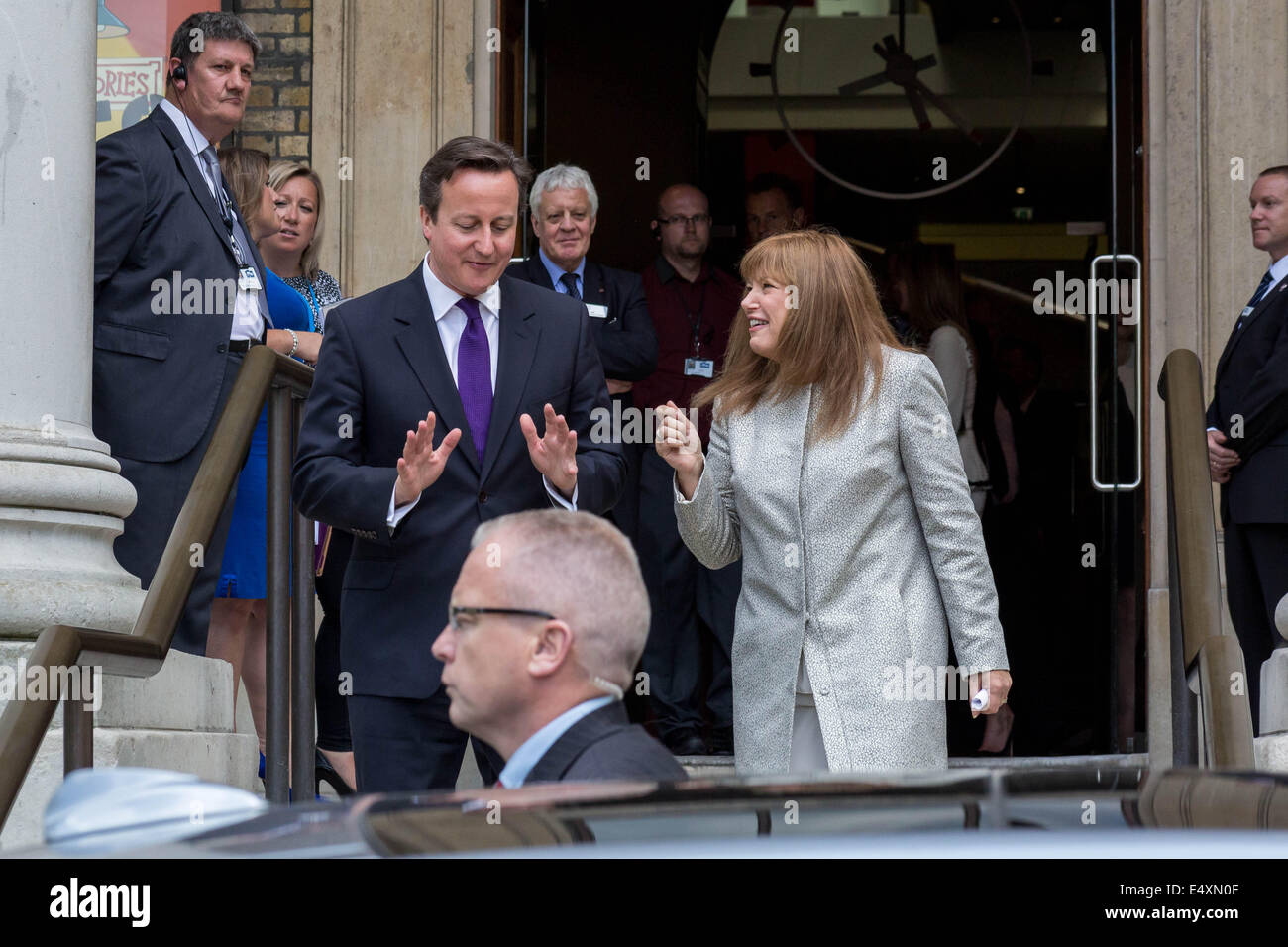 Der britische Premierminister David Cameron Besuche Imperial War Museum in London Stockfoto