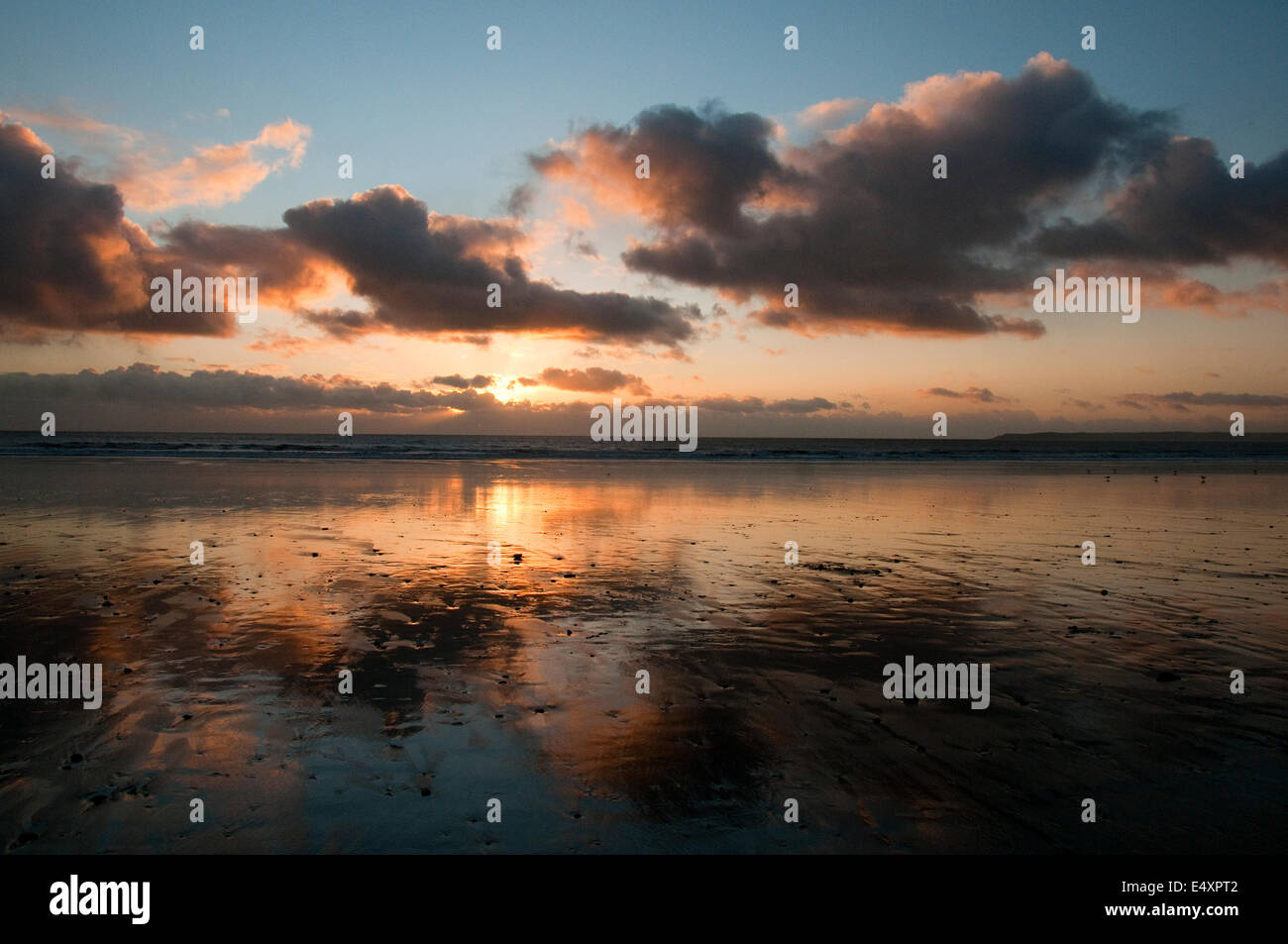 Sonnenuntergang am Strand von Aberavon Port Talbot, South Wales UK Stockfoto