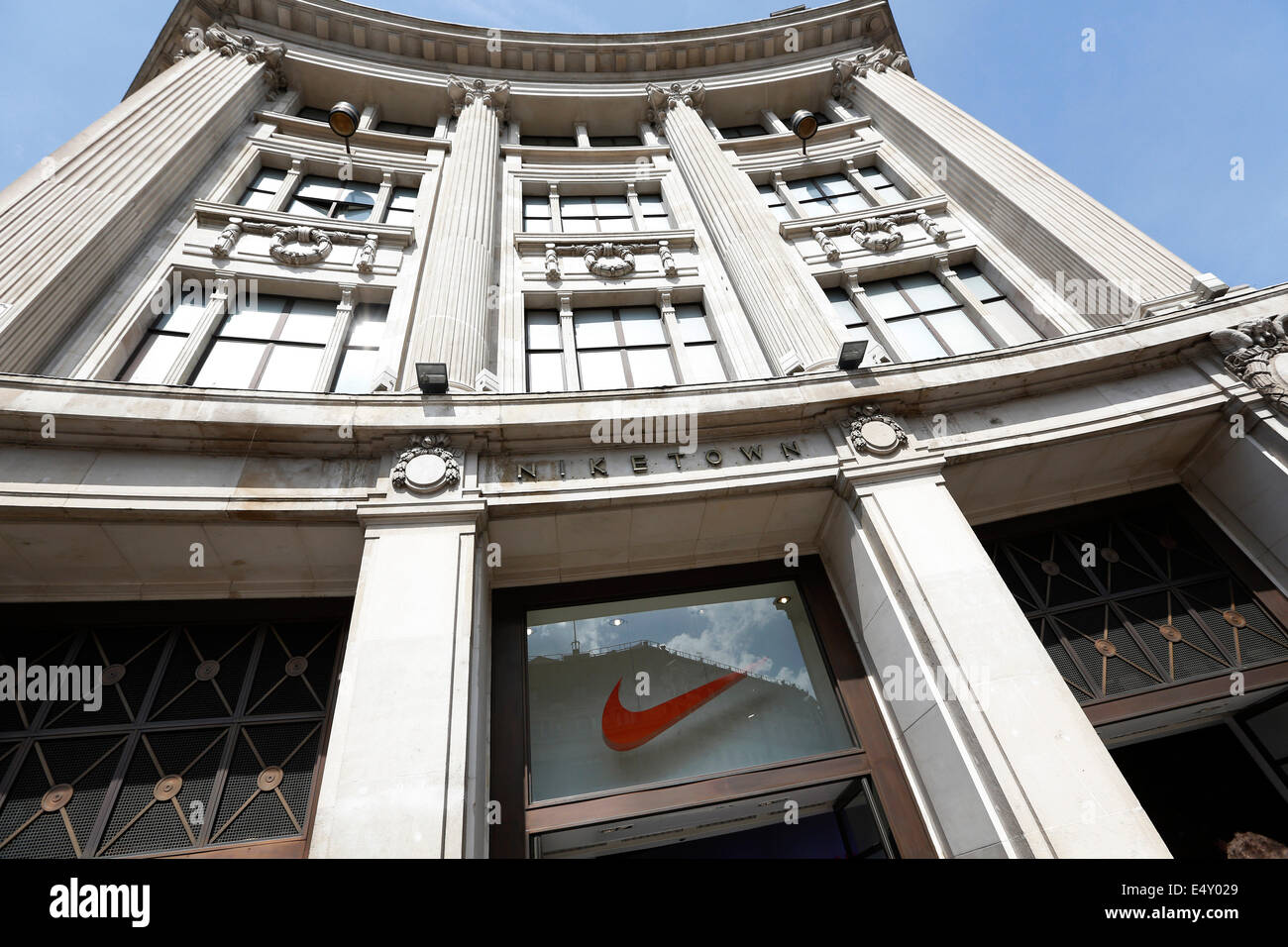 Nike Laden London Stockfotos und -bilder Kaufen - Alamy