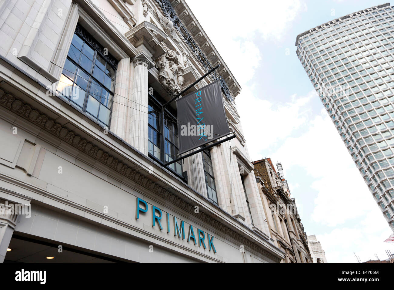 Großbritannien, London: Primark an der Oxford Street im Zentrum von London am 17. Juli 2014 abgebildet ist. Stockfoto