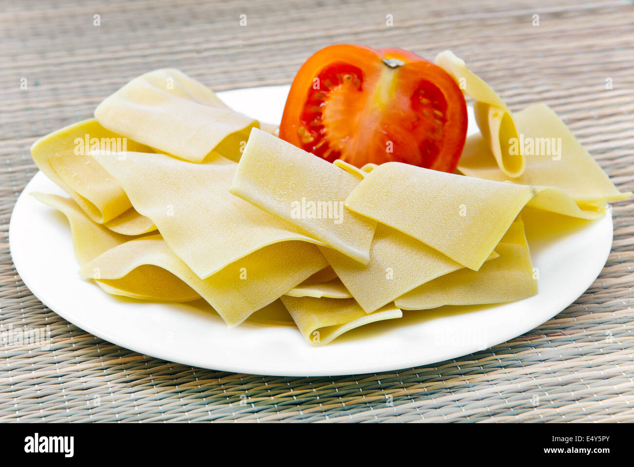 Makkaroni-Produkte - eine Grundlage für eine Lasagne, Stockfoto