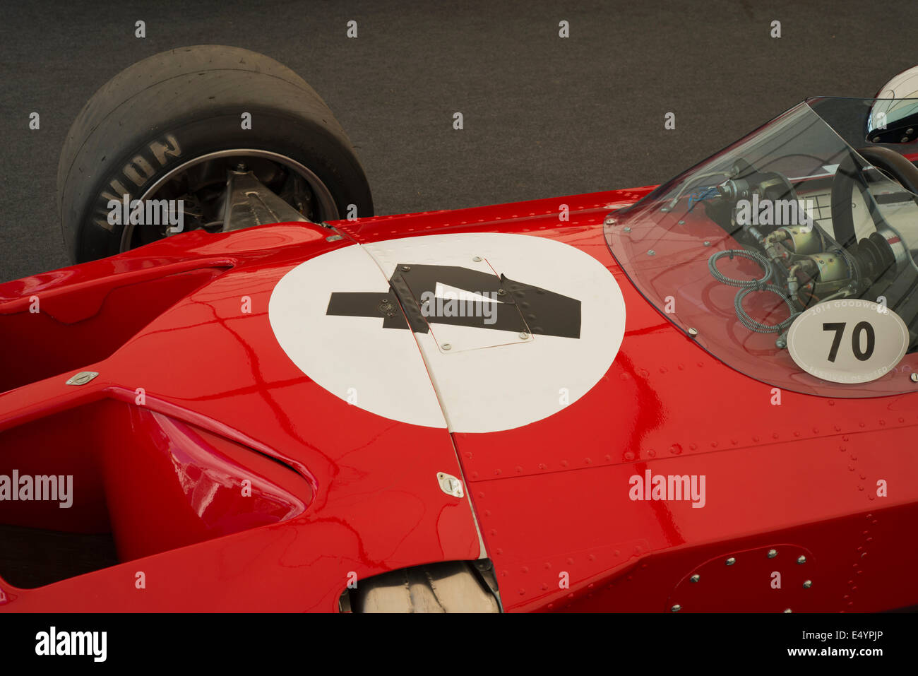 Nummer 4 auf einem roten Formel1-Rennwagen. Stockfoto
