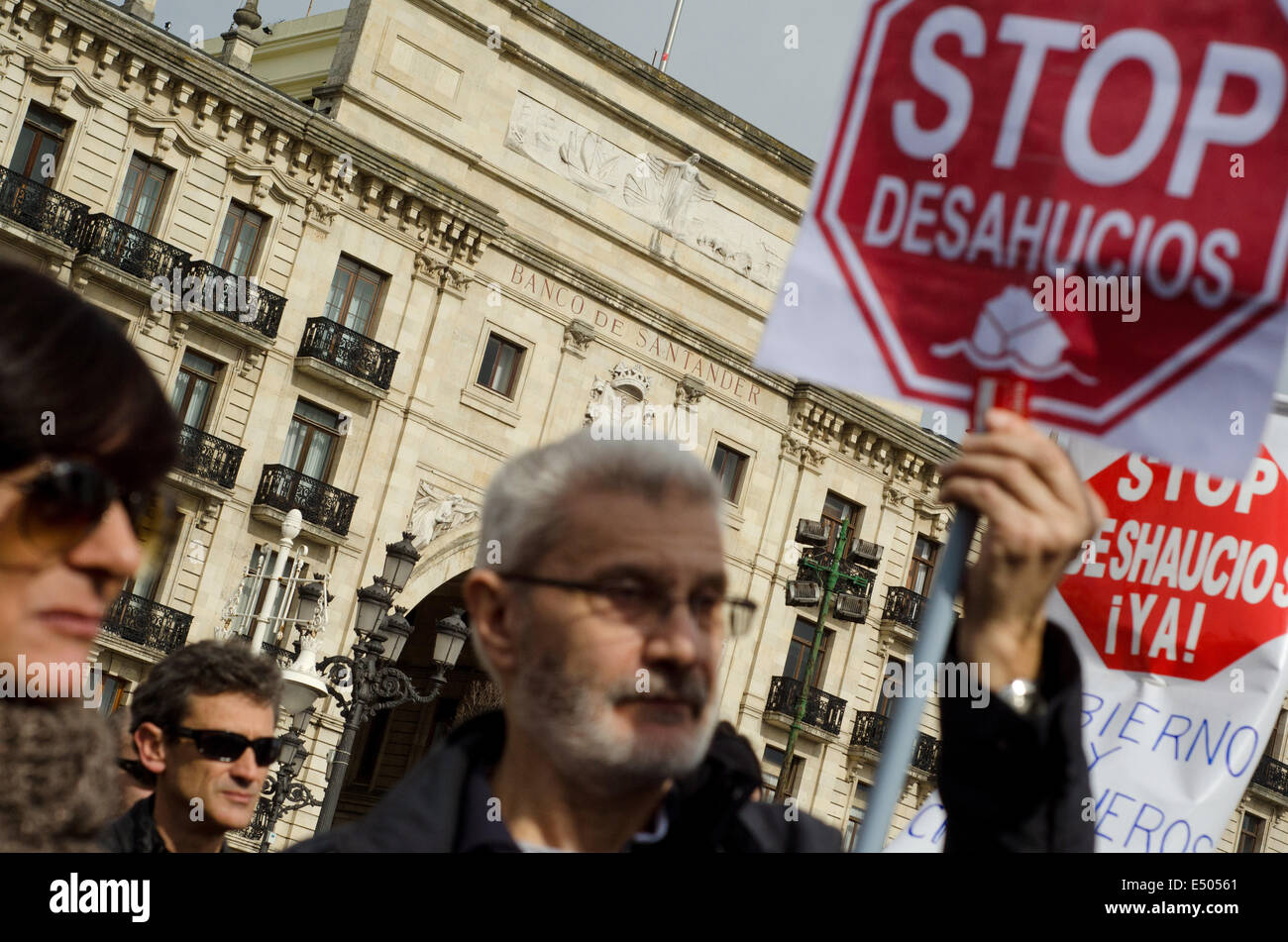 16. Februar 2013 - Santander, Spanien - März mehrere hundert Menschen durch die Innenstadt aus Protest gegen die Räumung des fa Stockfoto