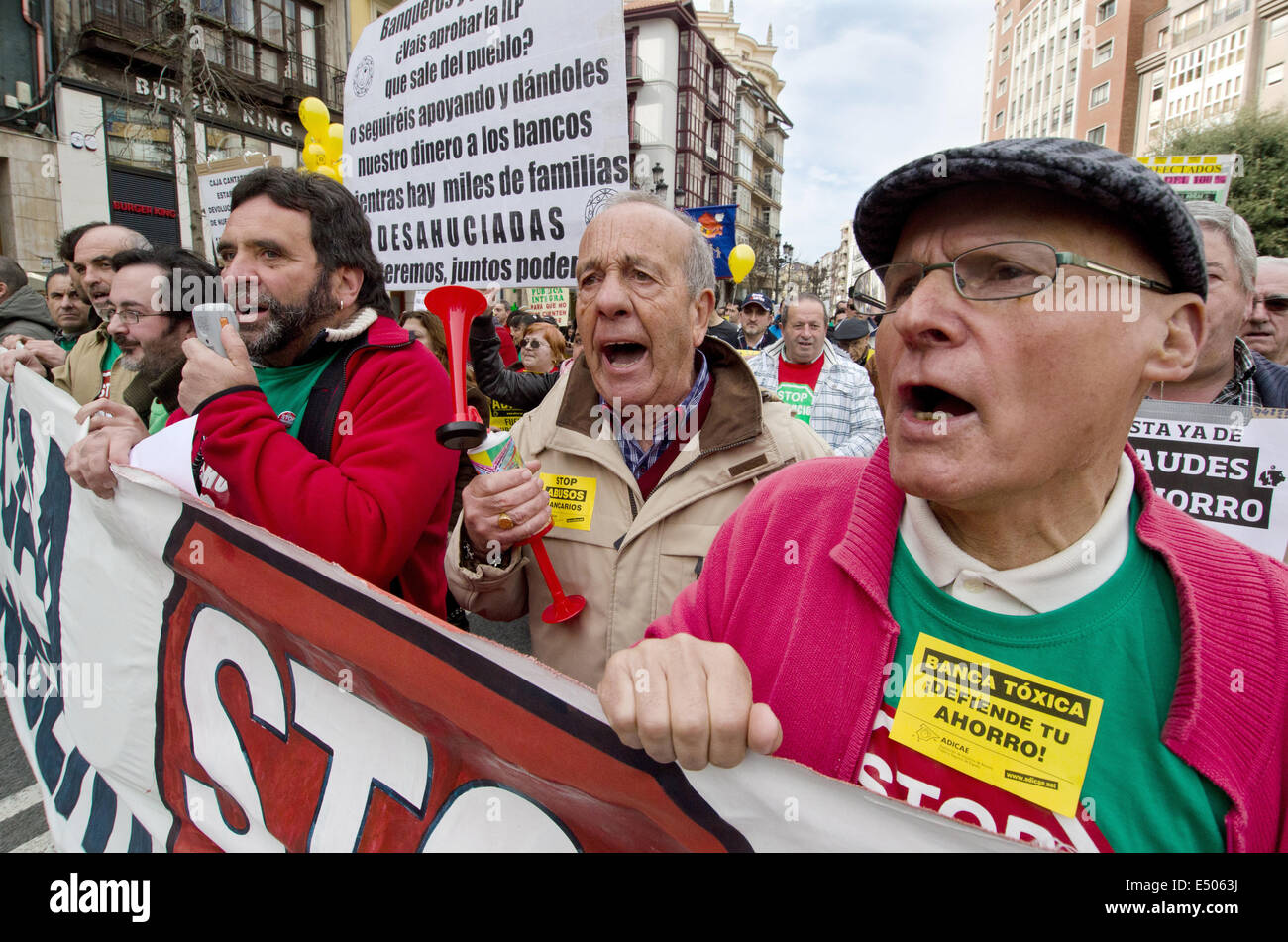 16. Februar 2013 - Santander, Spanien - März mehrere hundert Menschen durch die Innenstadt aus Protest gegen die Räumung des fa Stockfoto
