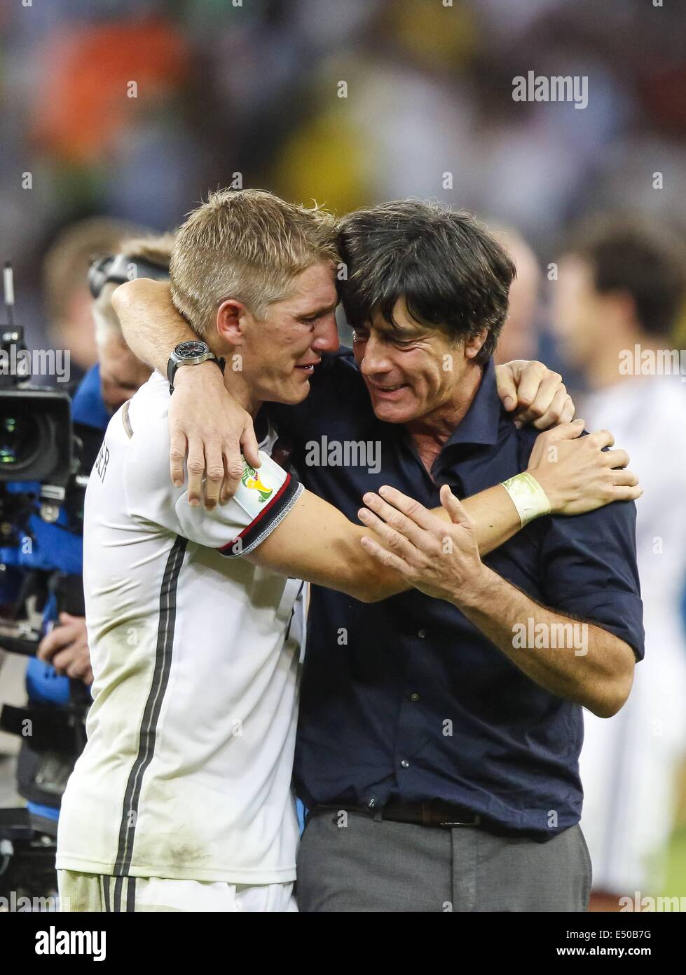 Rio De Janeiro, Brasilien. 13. Juli 2014. Welt-Cup-Finale. Deutschland gegen Argentinien. Bastian Schweinsteiger und deutsche Trainer Joachim Jogi Loew in Tränen, als Deutschland Argentinien 1-0 © Aktion Plus Sport schlägt/Alamy Live News Stockfoto