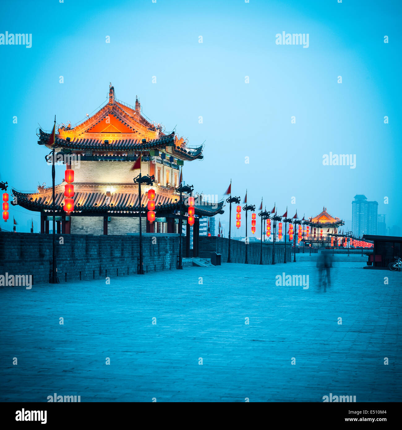 antikes Torturm auf Stadt Wand in xian Stockfoto