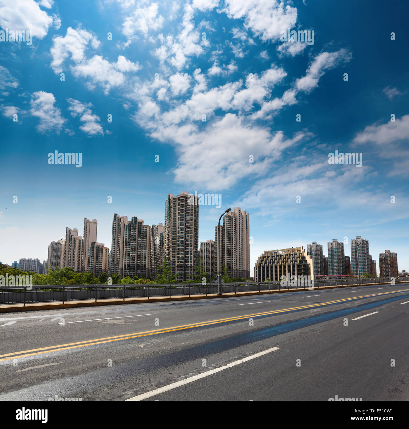 Stadt-Autobahn-Hintergrund Stockfoto