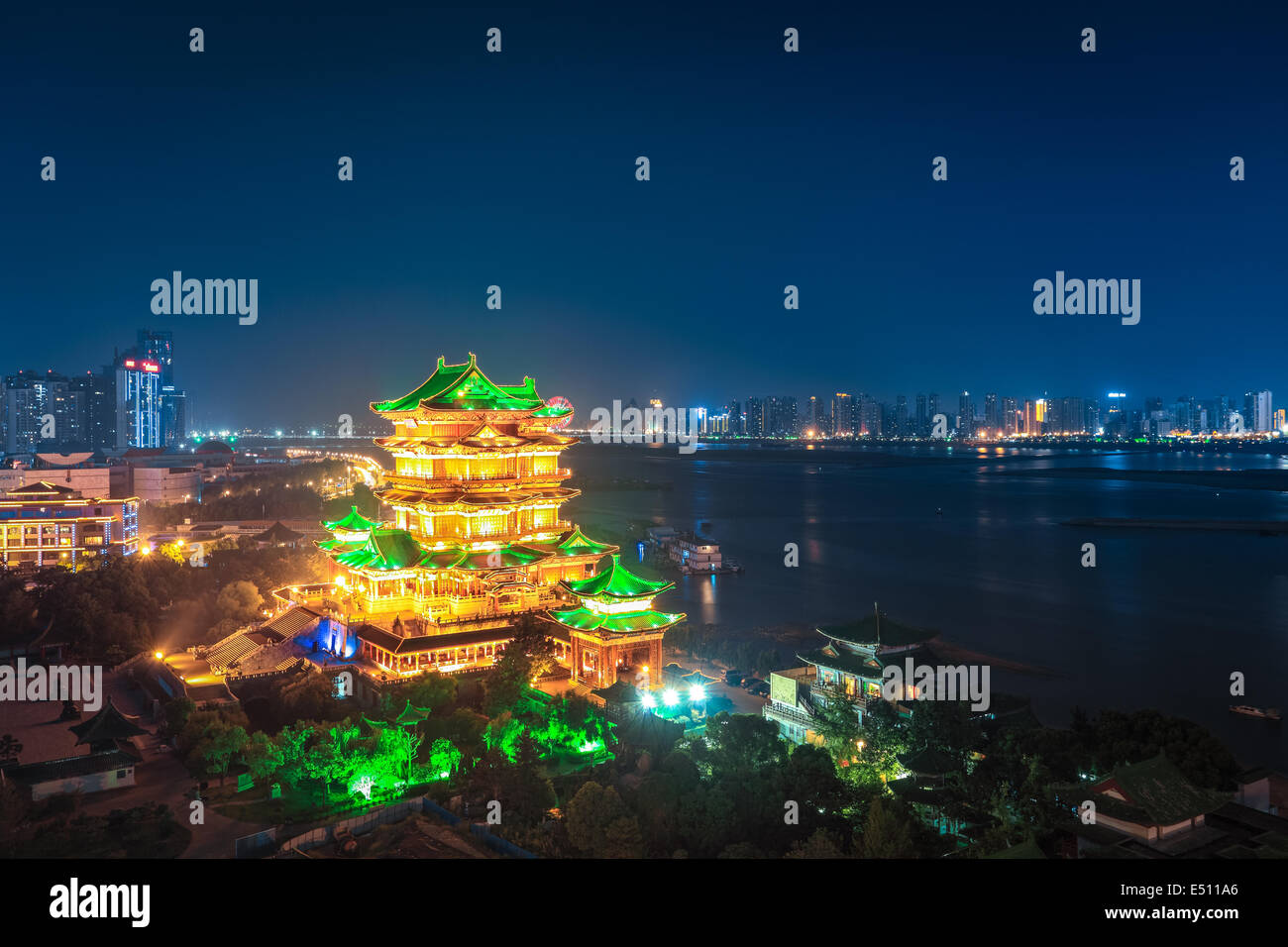 Nachtaufnahme des Tengwang Pavillons Stockfoto