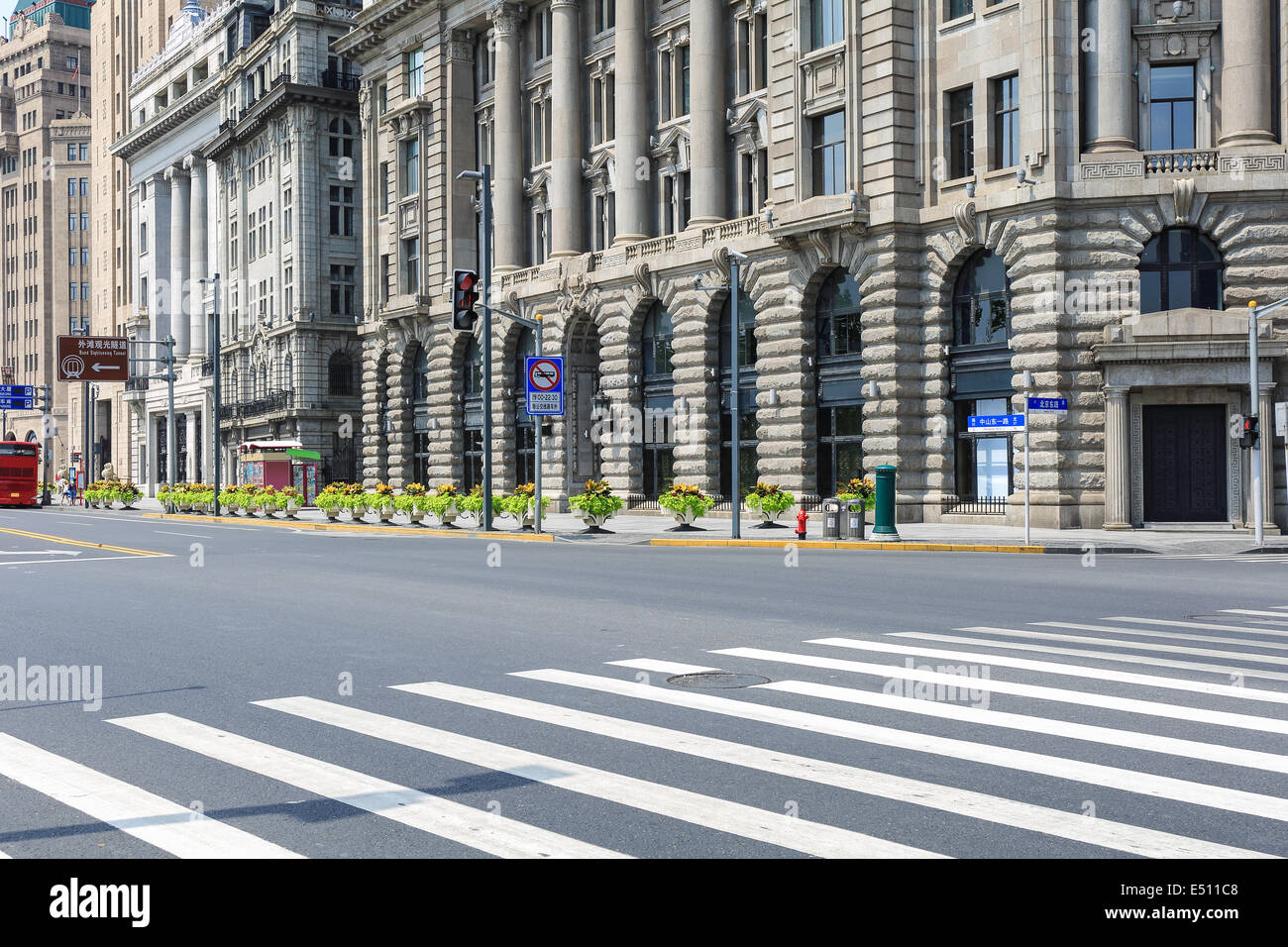 Straßenszene am Bund Shanghai Stockfoto