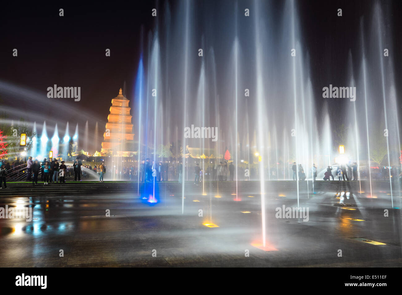 schönen Brunnen in der Nacht in xian Stockfoto