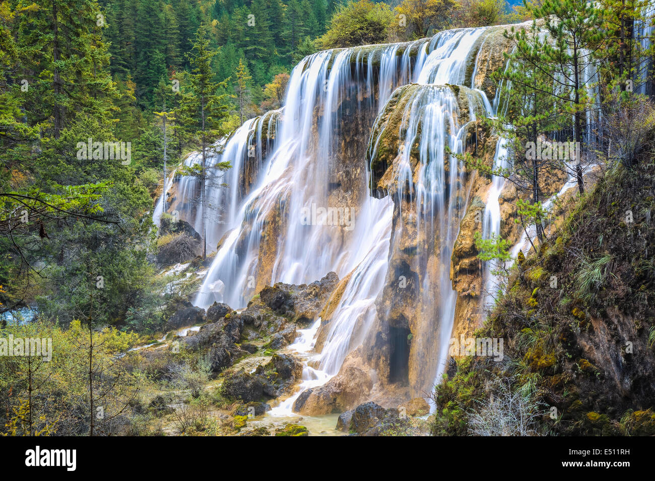 Perlen-Strand-Wasserfall Stockfoto