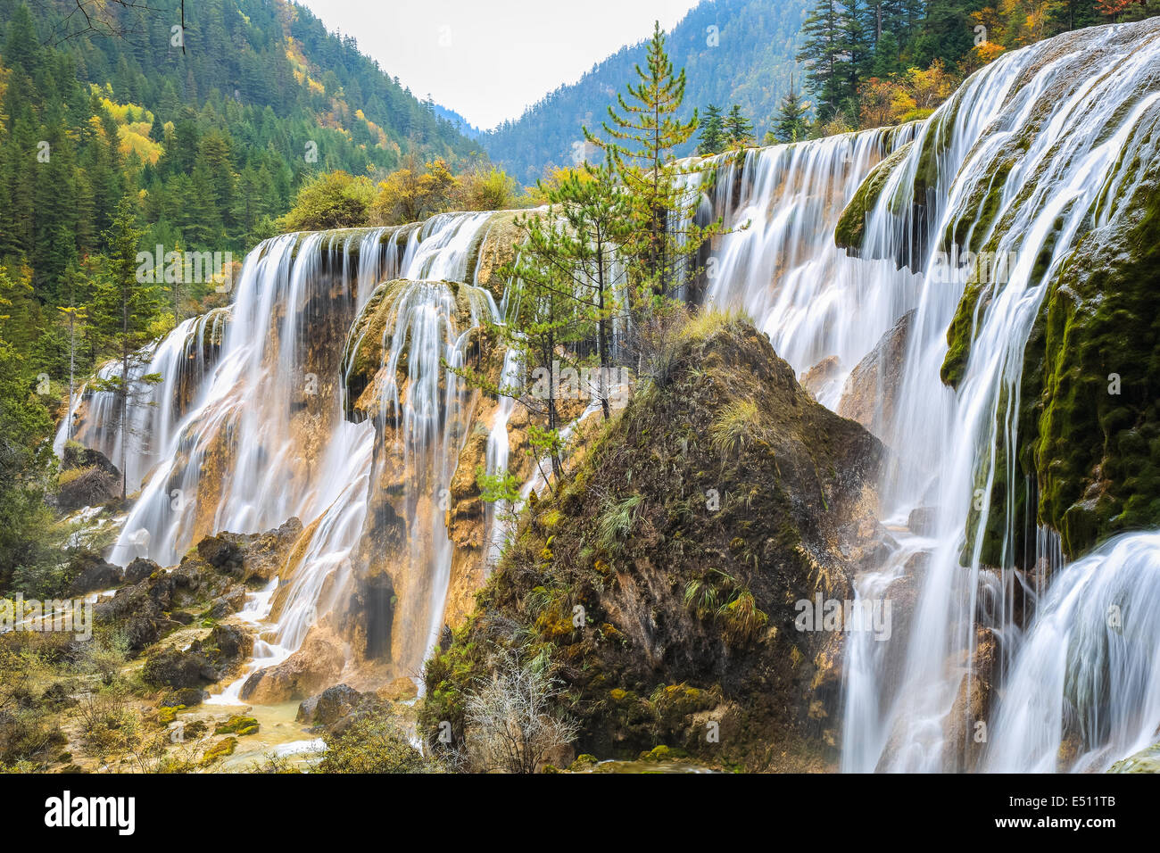 Perlen-Strand-Wasserfall Stockfoto