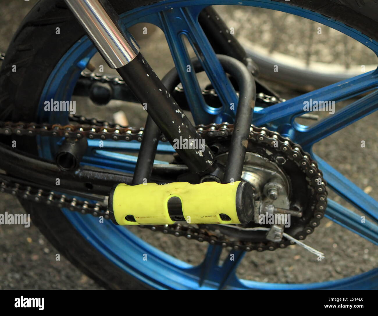 Fahrrad vorhängeschloss kette -Fotos und -Bildmaterial in hoher Auflösung –  Alamy