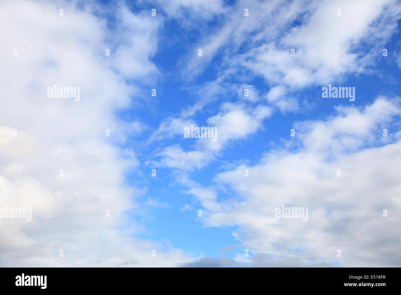 Blauer Himmel mit Wolken Meteorologie Stockfoto