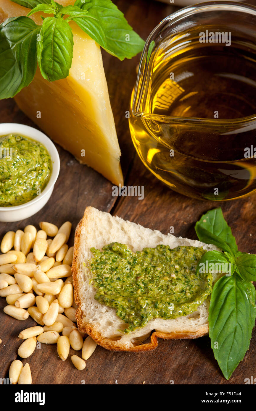 Basilikum Pesto Bruschetta Zutaten Stockfoto