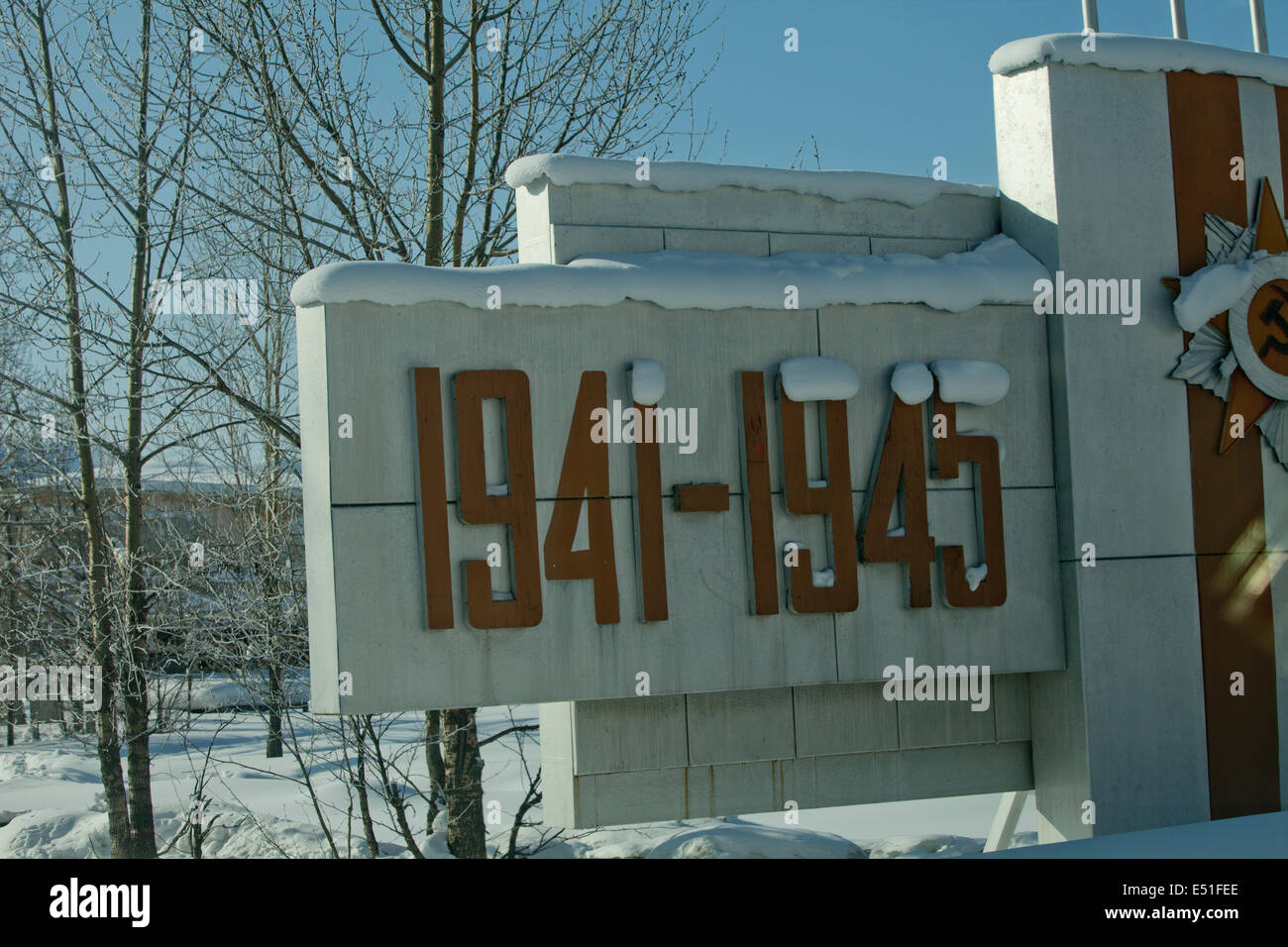 Russischen Krieg 1941-1945 Denkmal Schnee Bäume Stockfoto