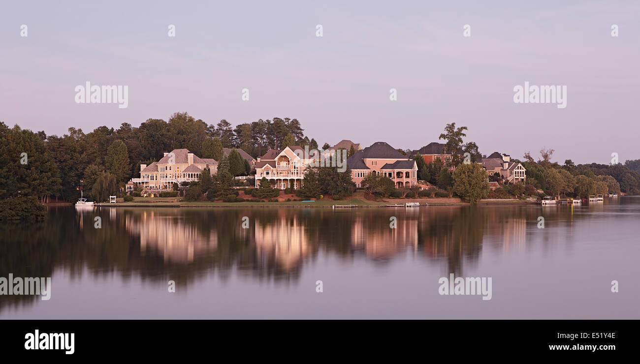 Häuser am See Stockfoto Häuser am See Stockfoto