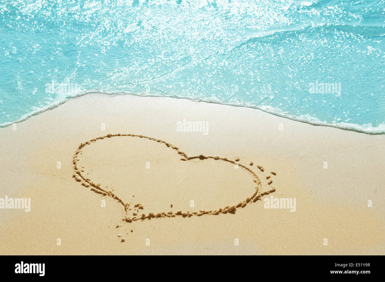 Herz im Sand Stockfoto