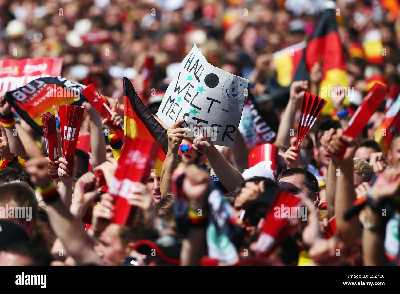 Welcome-Party der deutschen Nationalmannschaft, die neue Fußball-Weltmeister, am Brandenburger Tor in Berlin. Stockfoto