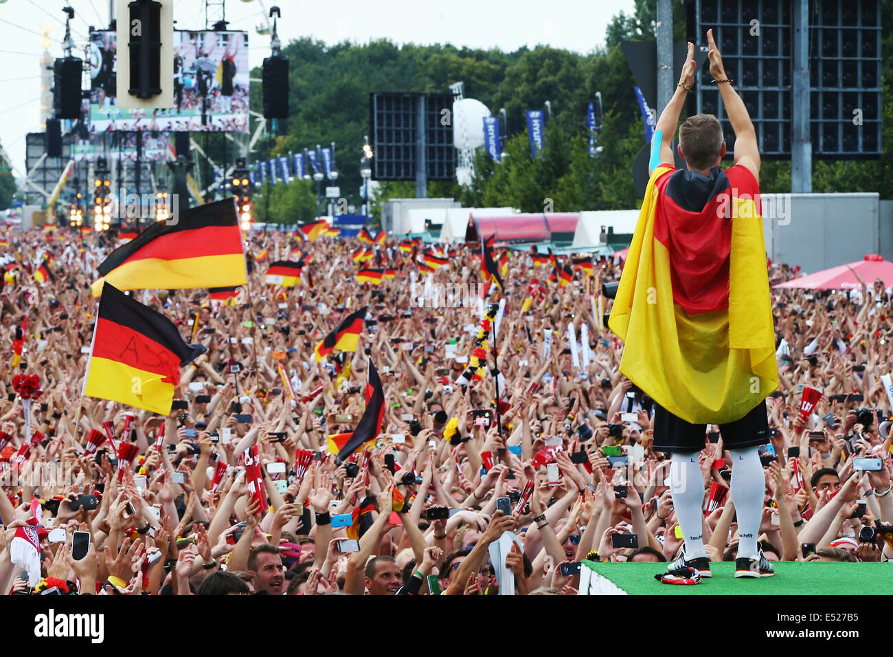 Welcome-Party der deutschen Nationalmannschaft, die neue Fußball-Weltmeister, am Brandenburger Tor in Berlin, Bastian Schweinsteiger. Stockfoto