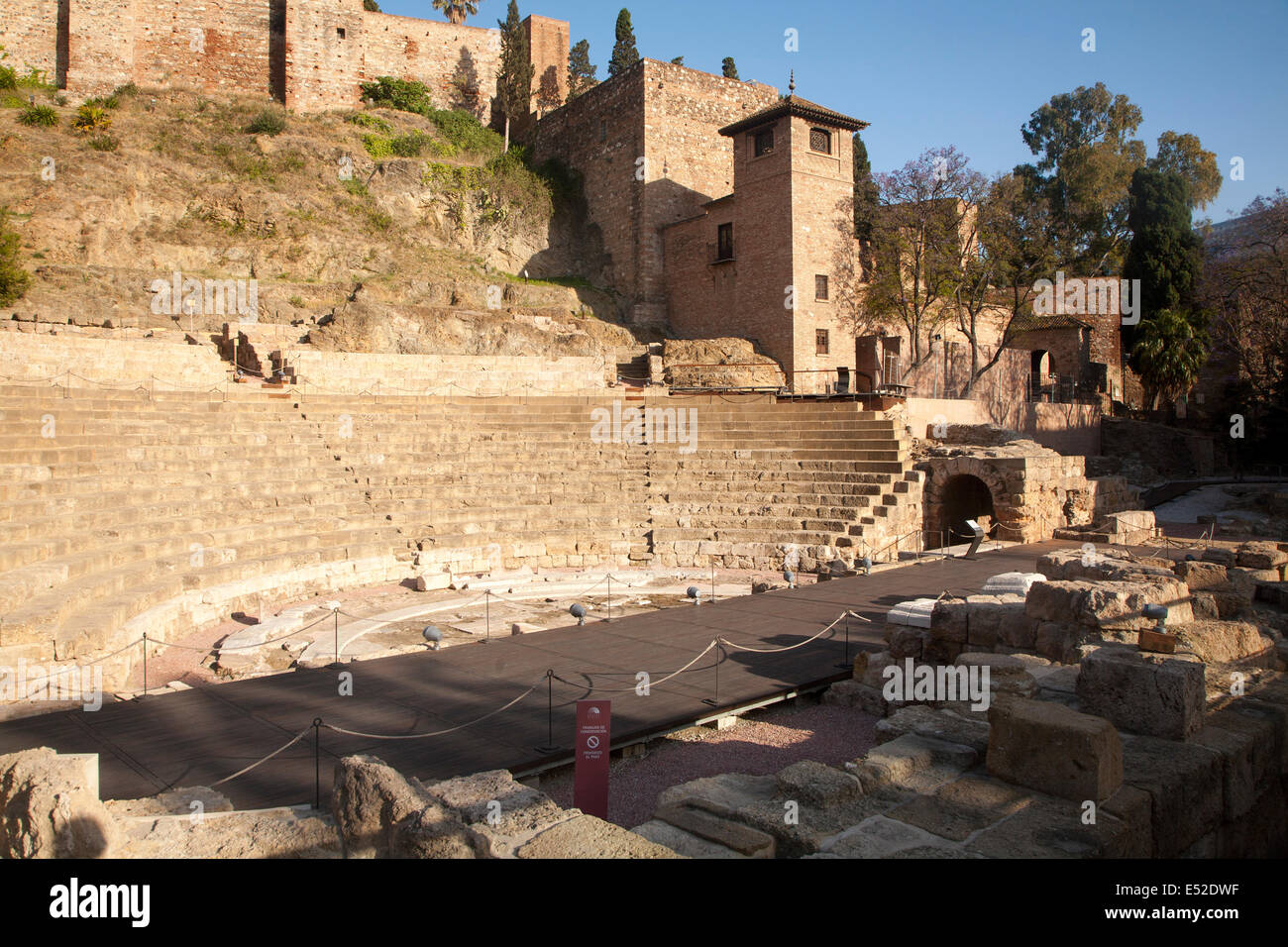 Römisches Theater und Mauern der Alcazaba Festung, Malaga, Spanien Stockfoto