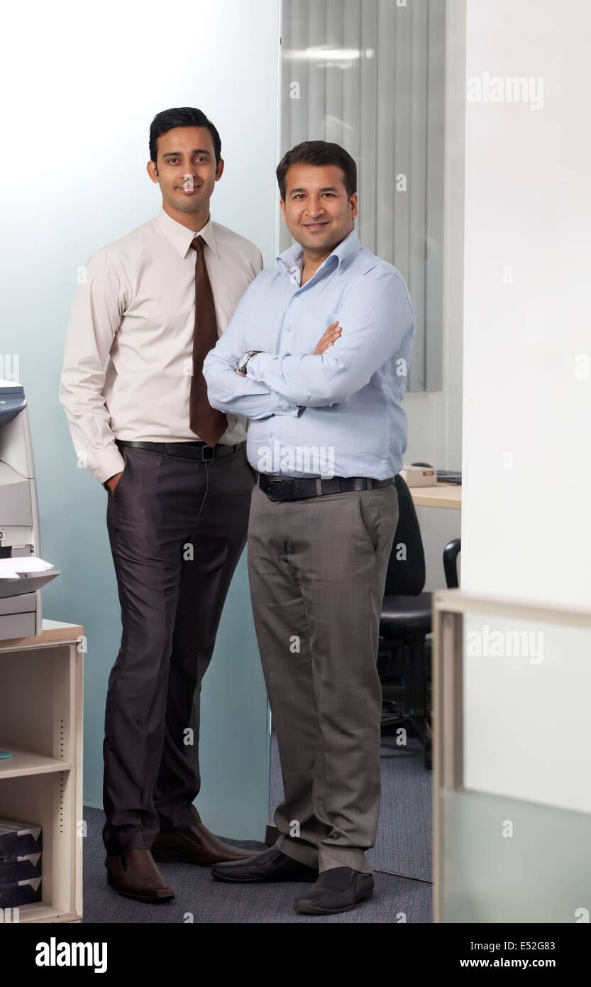 Porträt von zwei Führungskräften in einem Büro Stockfoto