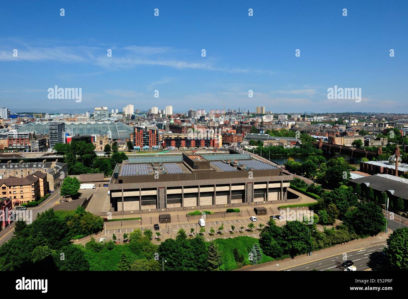 Stadtzentrum von Glasgow mit Glasgow Sheriff Court im Vordergrund Stockfoto