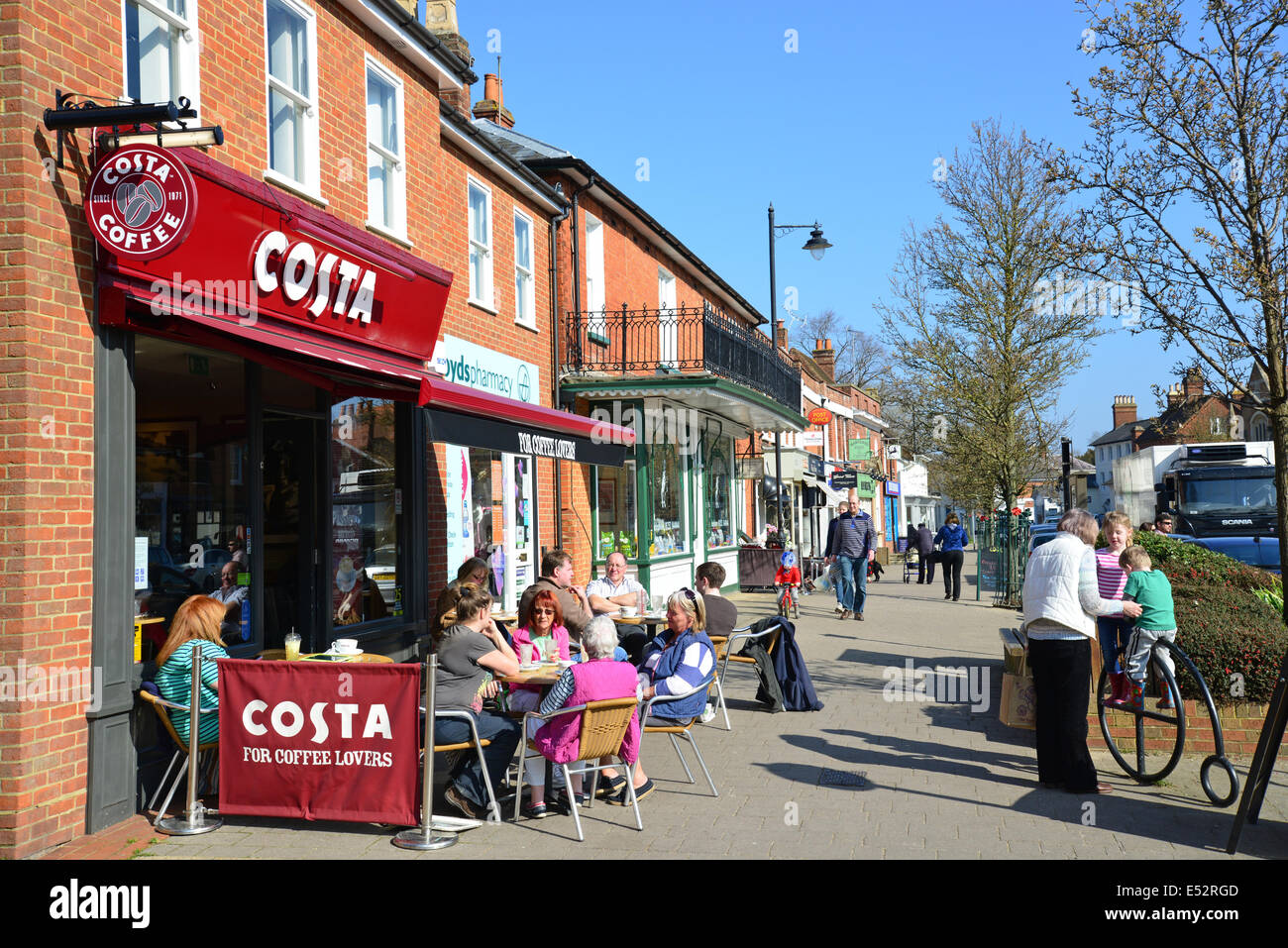Costa Coffee-Shop, The High Street, Hartley Wintney, Hampshire, England, Vereinigtes Königreich Stockfoto