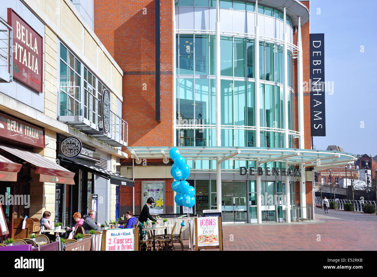 Riverside Ebene zeigt Kaufhaus Debenhams, The Oracle Reading, Berkshire, England, Vereinigtes Königreich Stockfoto