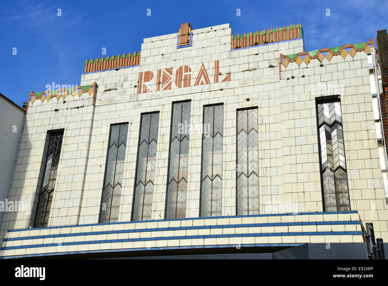Art déco-Fassade des ehemaligen Regal Cinema, High Street, Uxbridge, London Borough von Hillington, Greater London, England, Vereinigtes Königreich Stockfoto