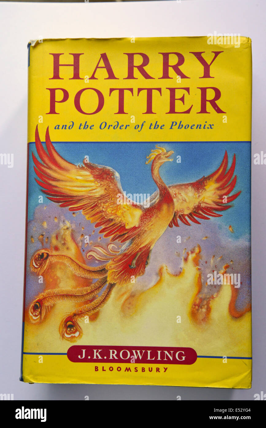 Harry Potter und der Orden des Phönix Buch von J.K.Rowling, Surrey, England, Vereinigtes Königreich Stockfoto