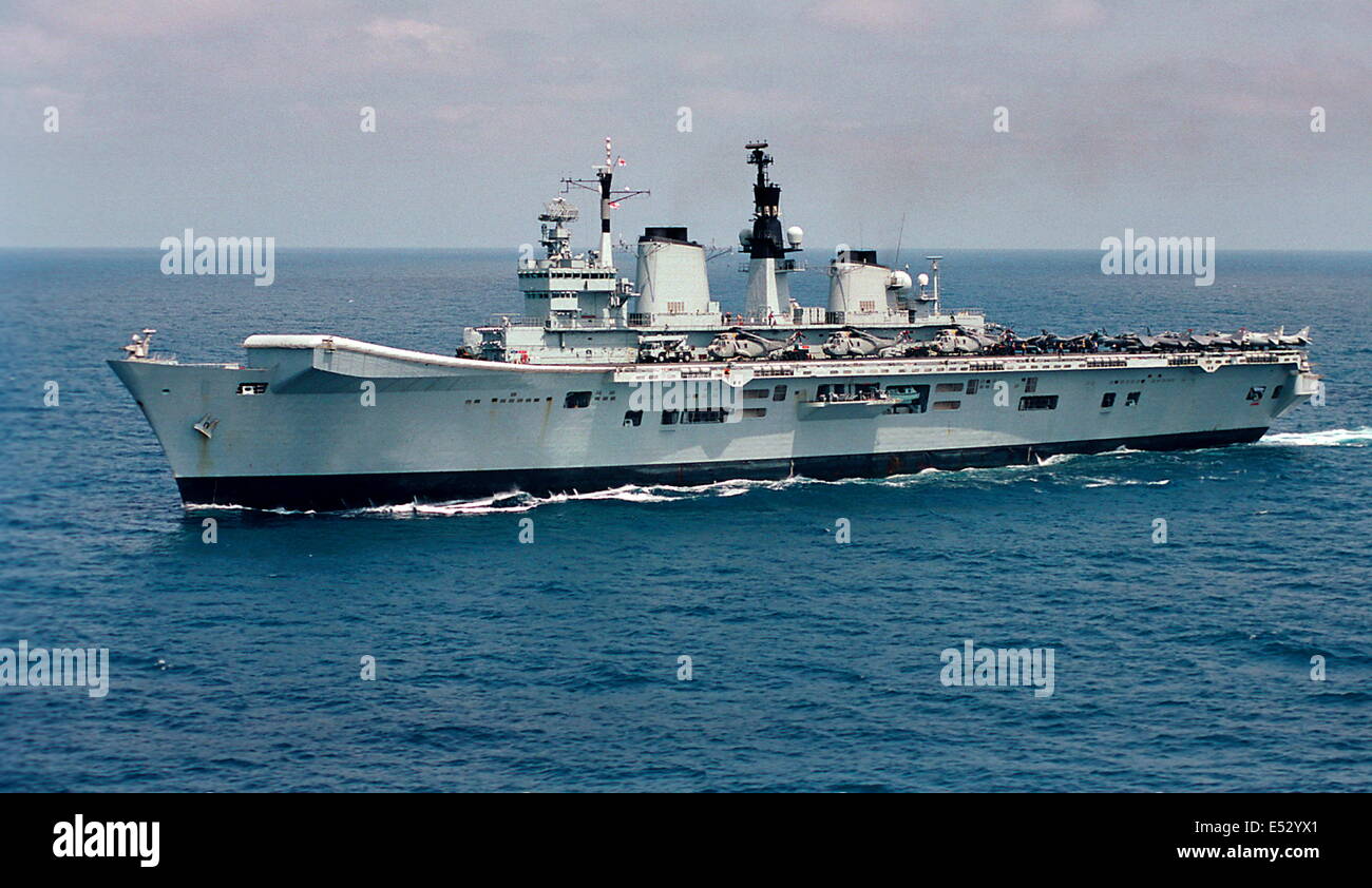 Oman. HMS ILLUSTRE BEREITET IHR HARRIER G7 STARTEN KÄMPFER WÄHREND DES BETRIEBS IN DEN GOLF VON OMAN. FOTO: JONATHAN EASTLAND/AJAX Stockfoto
