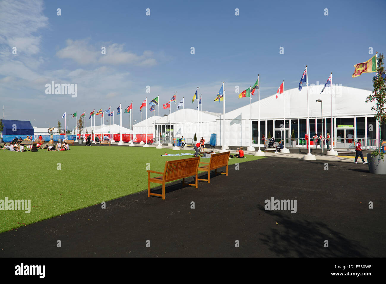 Glasgow, Schottland, Großbritannien, Freitag, 18. Juli, 2014. Blick über den Dorfplatz im Glasgow 2014 Commonwealth Games Athlete’s Village Stockfoto