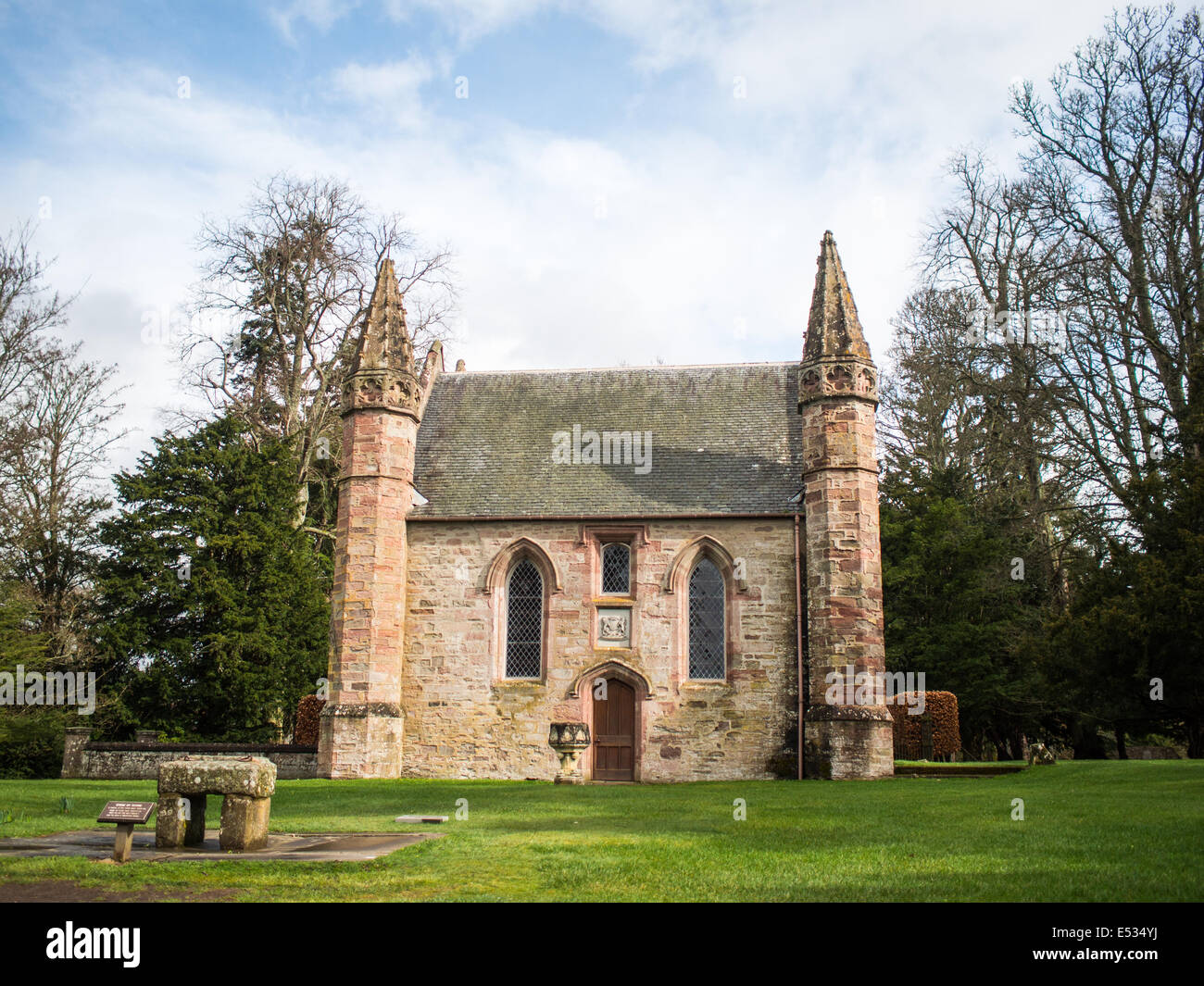 Stone of Destiny und Kapelle in Moot Hill Stockfoto