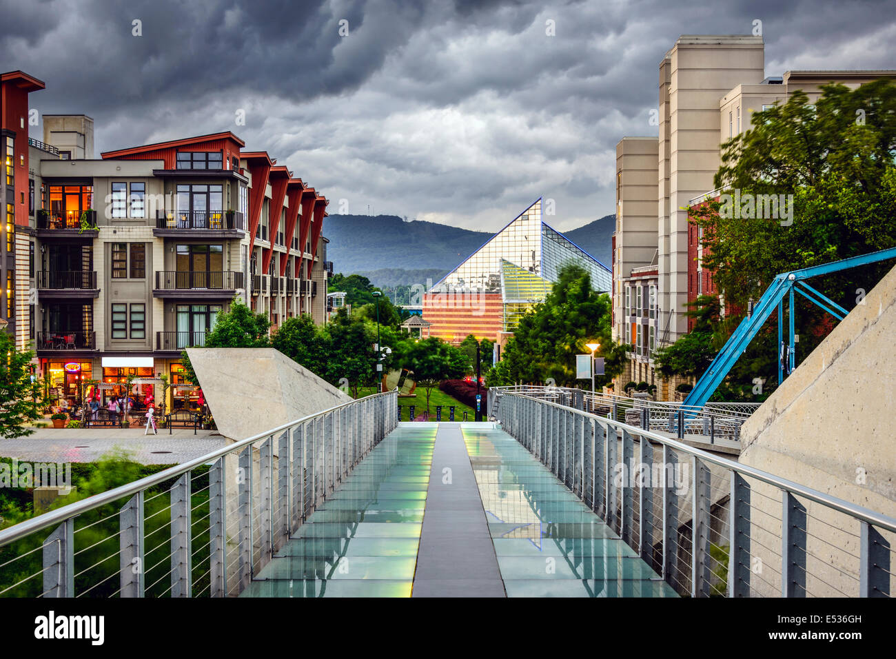 Chattanooga, Tennessee, USA Innenstadt Stadtbild unter Gewitterhimmel. Stockfoto