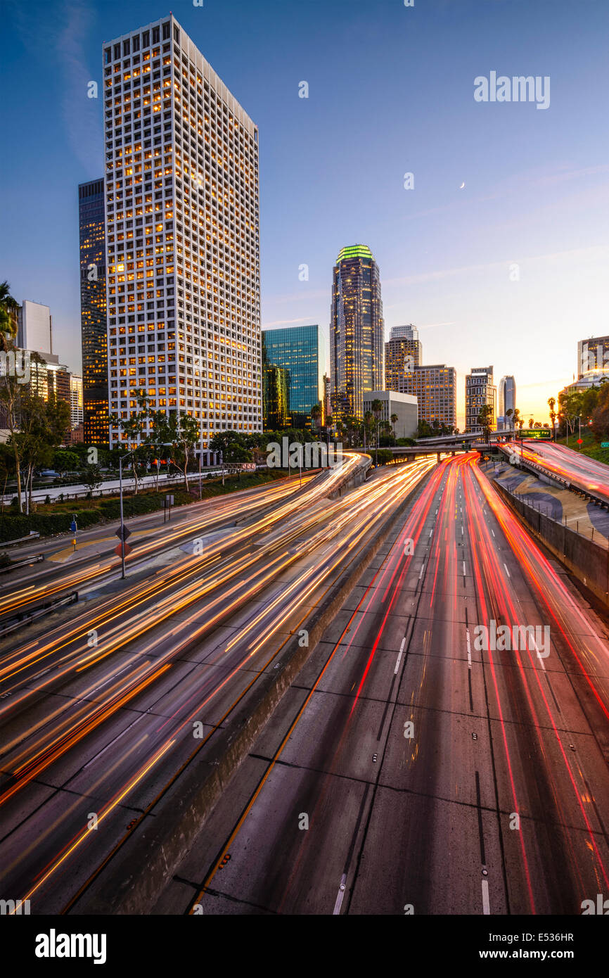 Skyline in der Abenddämmerung Innenstadt Los Angeles, Kalifornien, USA. Stockfoto
