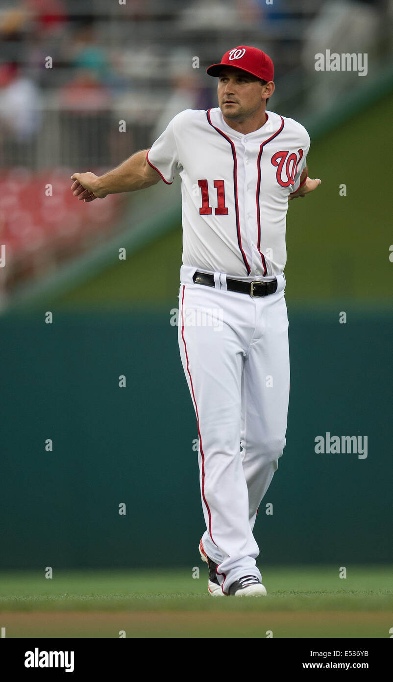 Washington, DC, USA. 18. Juli 2014. Washington Nationals linker Feldspieler Ryan Zimmerman (11) erwärmt sich vor Beginn ihres Spiels gegen die Milwaukee Brewers im Nationals Park in Washington, D.C., Freitag, 18. Juli 2014. Bildnachweis: Harry E. Walker/ZUMA Draht/Alamy Live-Nachrichten Stockfoto