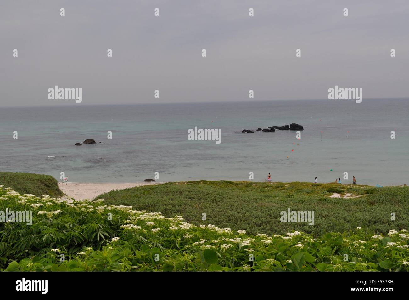 Shiokaze Kobalt Blau Strand, Tsunoshima, Shimonoseki, Yamaguchi, Japan Stockfoto