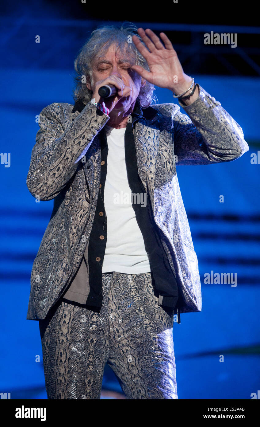 Guildford, Surrey, UK. 18. Juli 2014. Sir Bob Geldof führt mit die Boomtown Ratten bei Guilfest Festival 2014 Foto von David weiß Credit: Brian Jordan/Alamy Live News Stockfoto