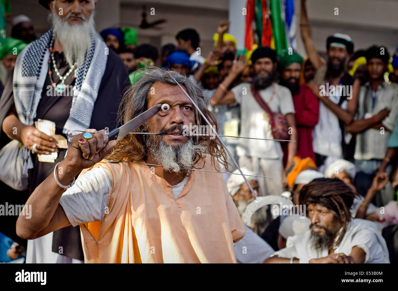 Sufi-Fakir, vom jährlichen Wallfahrt zum Grab des muslimischen Sufi-Heiligen, Kwaja Gharib Nawaz von Ajmer, Indien Stockfoto