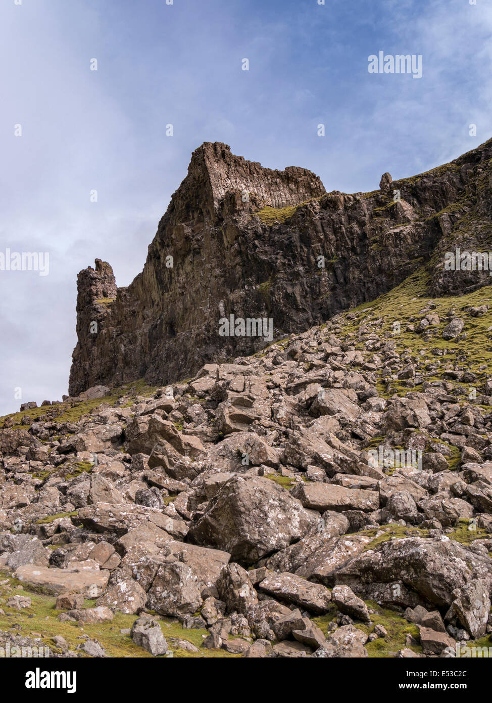 Die hoch aufragenden Felsen der 'Gefängnis', quiraing, trotternish, Isle of Skye, Schottland, Großbritannien Stockfoto
