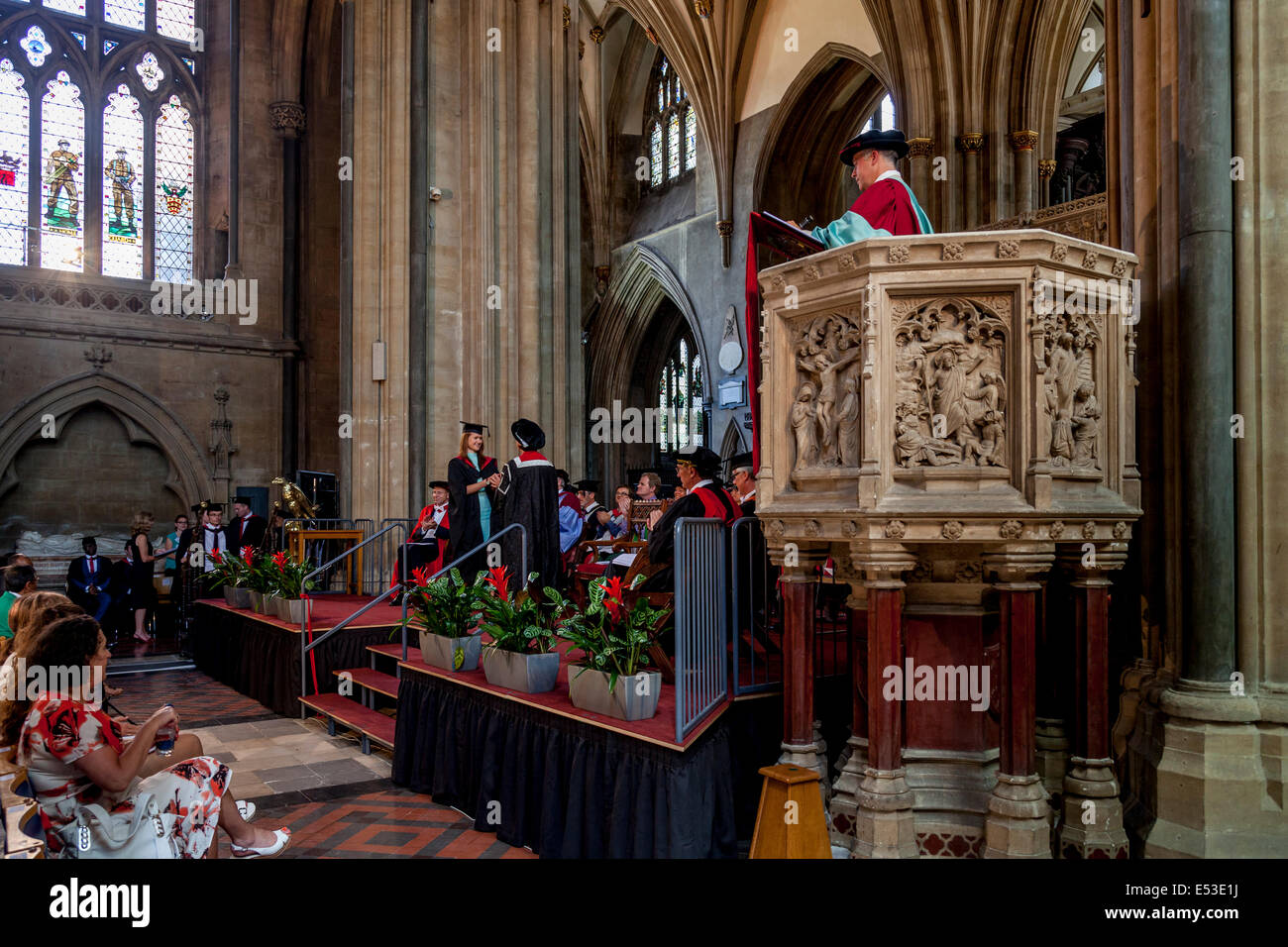 Die University Of West England (UWE) Grad Zeremonie Held an der Kathedrale von Bristol, Bristol, England Stockfoto