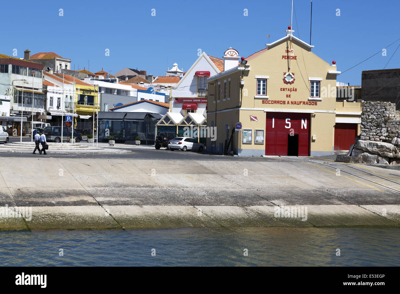 Peniche ISN Rettungsboot station und Startrampe. Station wurde im Jahre 1940 gebaut. Portugal Stockfoto