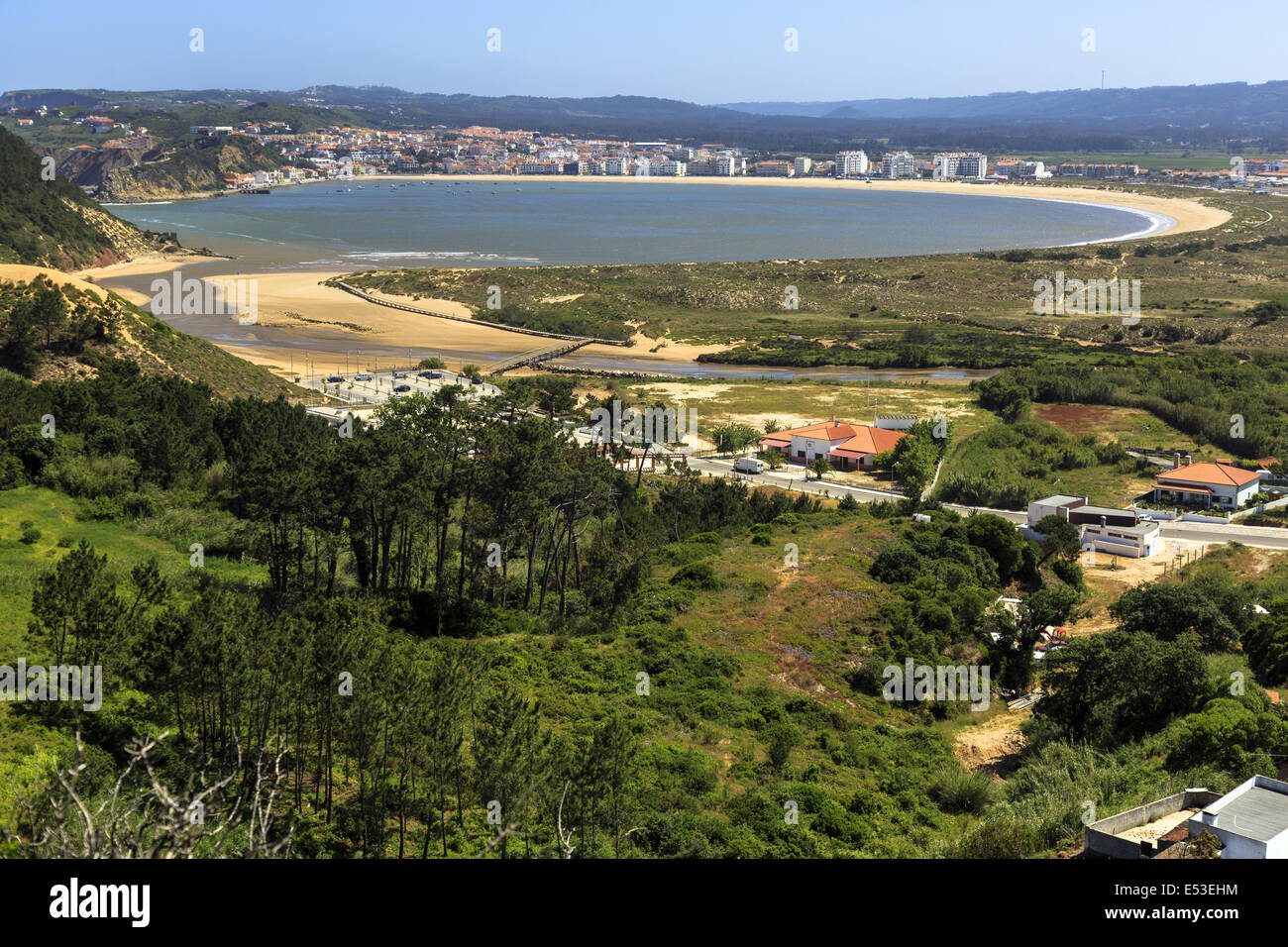Blick auf die Bucht von Sao Martinho do Porto an der Costa Preta (Silver Coast) Portugal Stockfoto