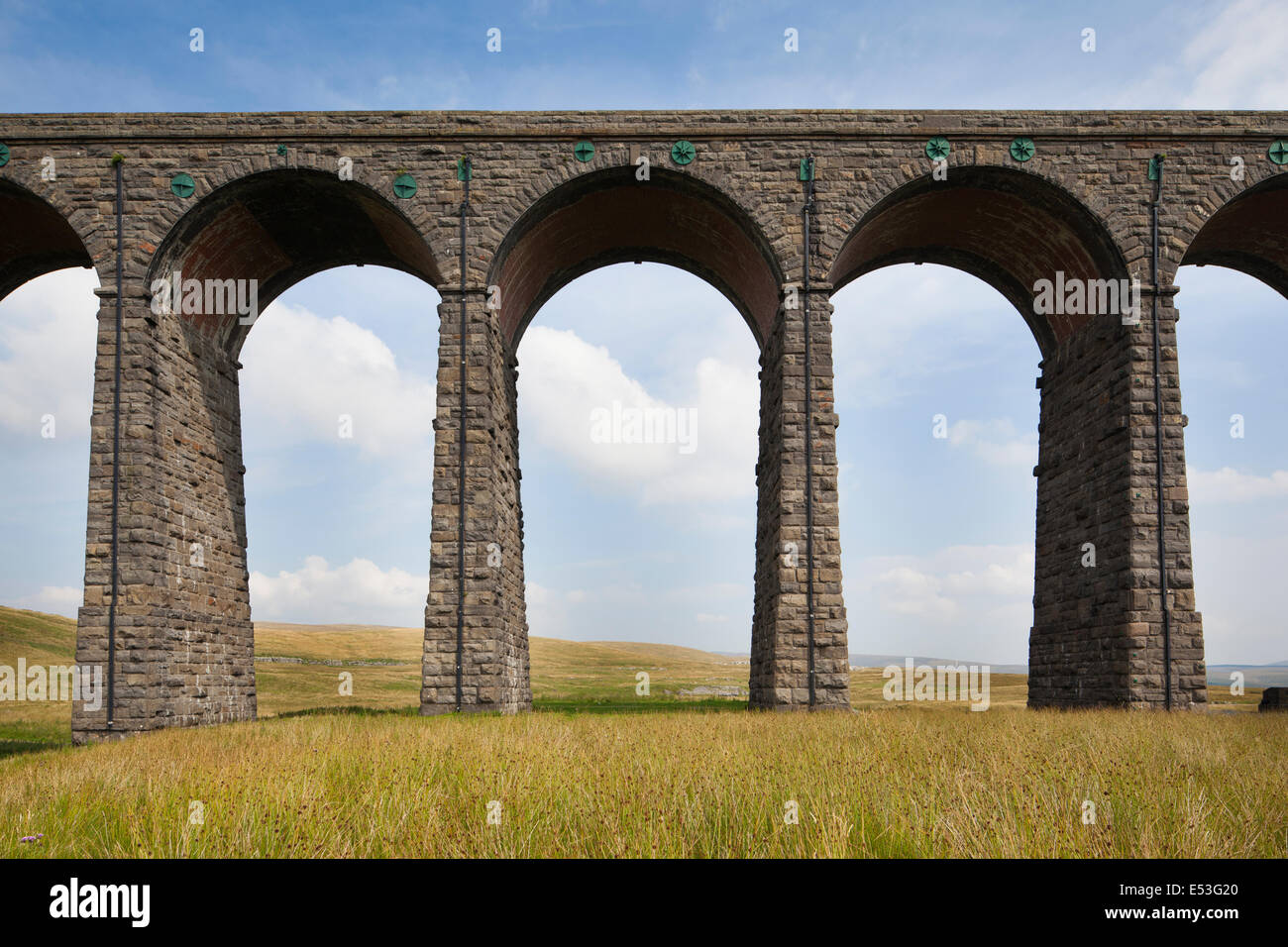 Ribblehead-Viadukt auf der Settle Carlisle Railway, in der Nähe von Horton Ribblesdale, Yorkshire Dales, UK Stockfoto