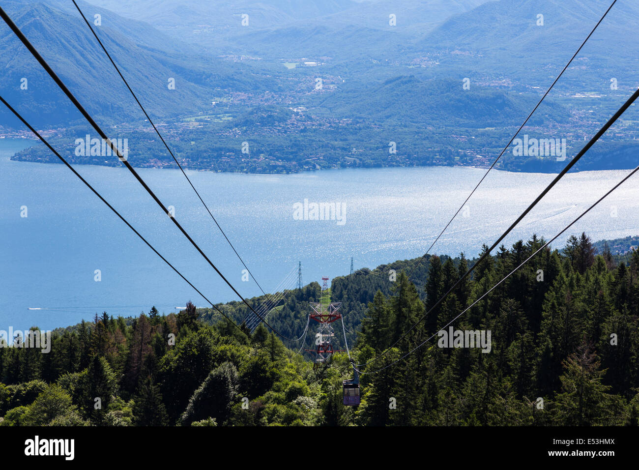 Seilbahn auf den Mottarone Lago Maggiore Italien. Stockfoto